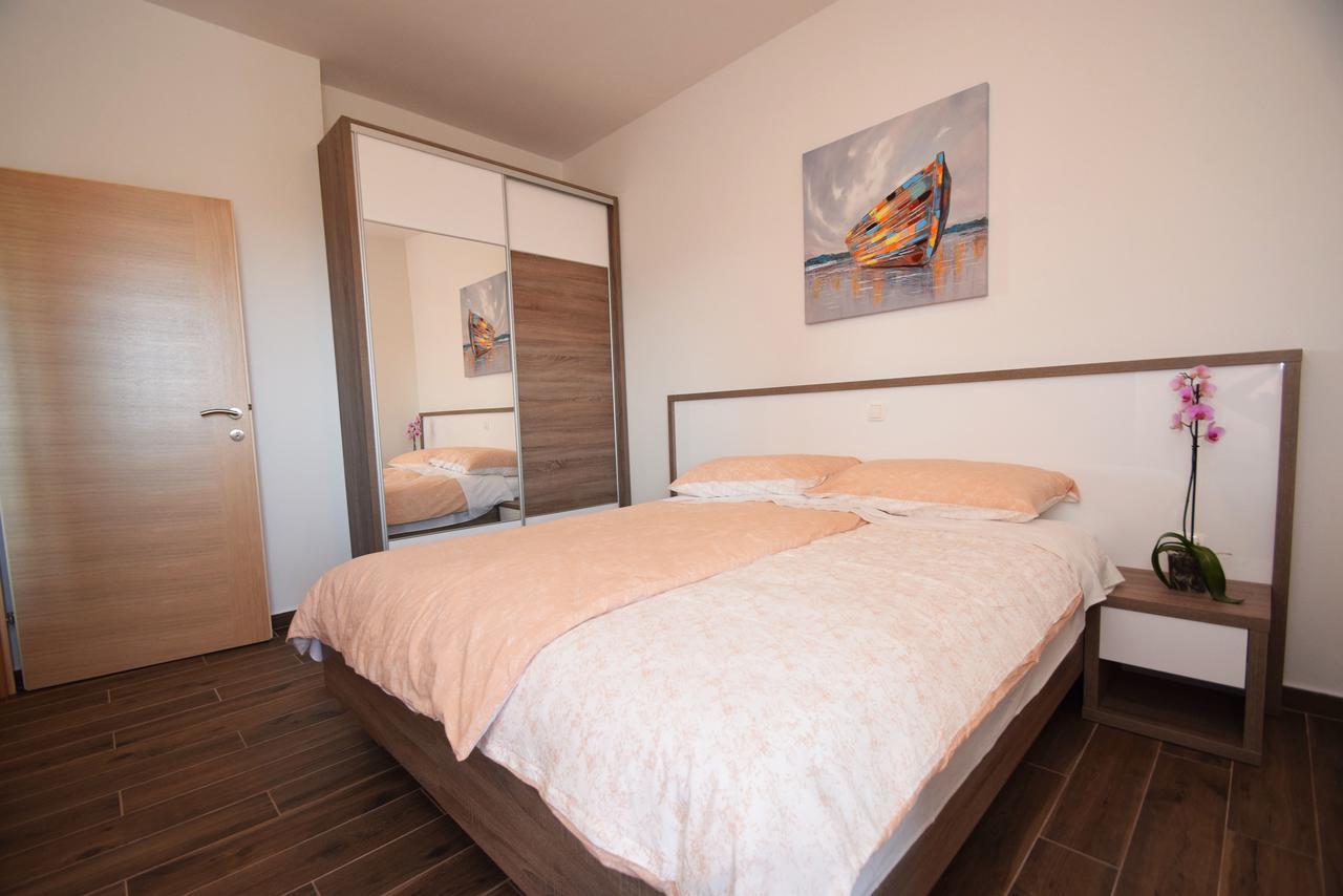 Apartments Paklenica Starigrad Paklenica Chambre photo