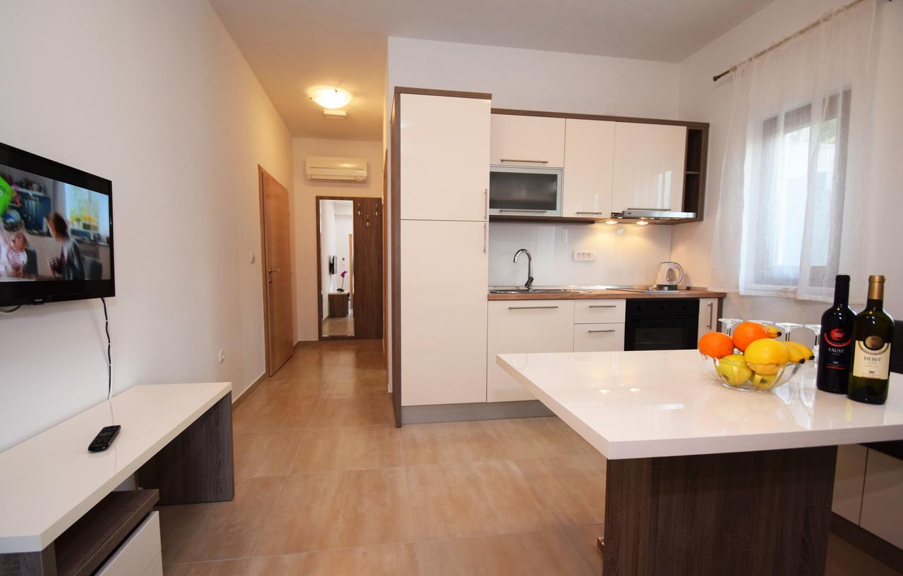 Apartments Paklenica Starigrad Paklenica Extérieur photo